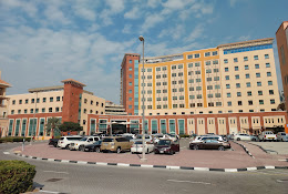 2022 12 19 | Dr. Paul Macnamara consulting a knee replacement patient in Dubai